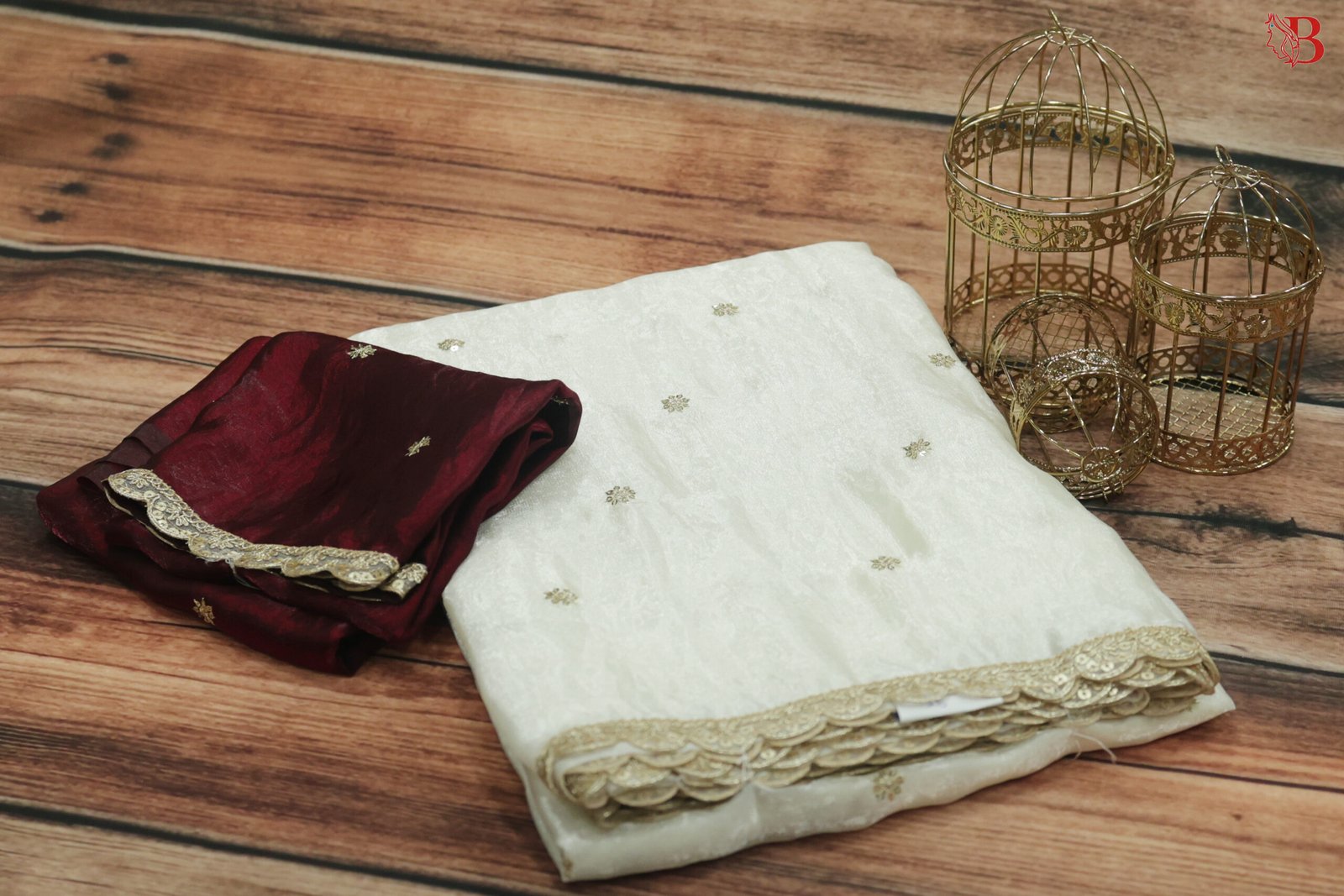 133 Elegant Off-White Saree with Maroon Blouse - Image 1